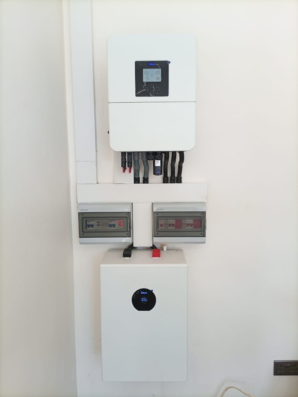 Clean wall-mounted inverter installation