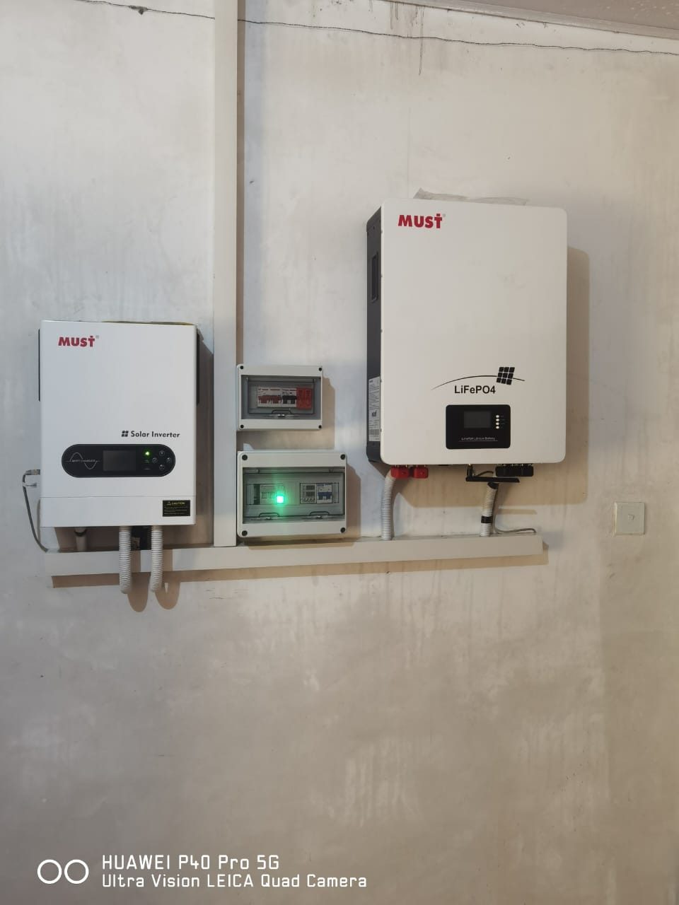 Wall-mounted solar inverter and lithium battery installation